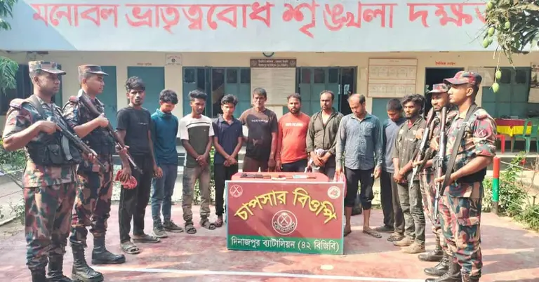 বাংলাদেশি নাগরিক আটক